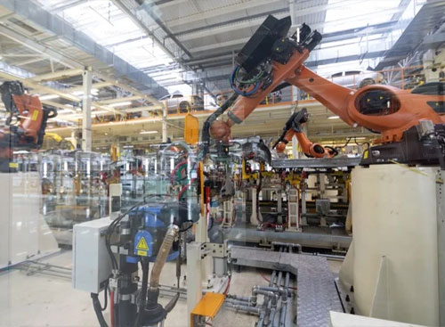 Mitsubishi ra mắt dòng PLC MX với các công cụ AI tích hợp sẵn.