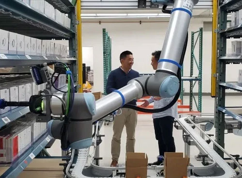 Trung tâm điều hành Michigan mở rộng sản xuất robot và AMR.